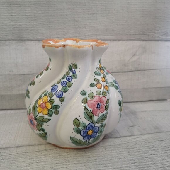 Hand-Painted Daruta Italian Ceramic Floral Vase With Scalloped Rim & Vibrant Flo - Picture 1 of 5
